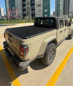 جيب جلاديتور